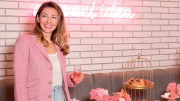 Αγγελική Χόντου: Τσάι και παραμύθια στο Pink Dot