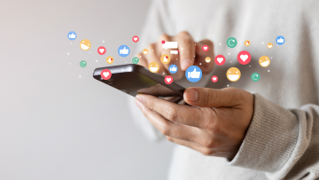 Τι συμβαίνει όταν πατάμε “μου αρέσει” στα social media