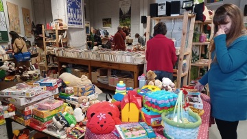 Χριστουγεννιάτικο παζάρι από την ομάδα «Ξεblogάρισμα» στο Γκάζι - Στήριξη για τις μητέρες κρατούμενες και τα παιδιά τους
