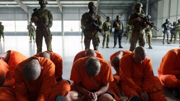 Στον Ισημερινό 300 κρατούμενοι μετάγονται σε νεόδμητη φυλακή υψίστης ασφαλείας - «Το πάρτι τελείωσε»