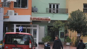 Συνελήφθησαν 2 ανήλικοι για επίθεση σε ανήλικη σε δομή φιλοξενίας στην Αχαΐα, την χτύπησαν και της έριξαν σαπούνι στα μάτια
