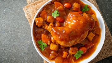 Μπούτι ή στήθος κοτόπουλου; – Πώς μαγειρεύονται σωστά και τι να επιλέξουμε για κάθε συνταγή