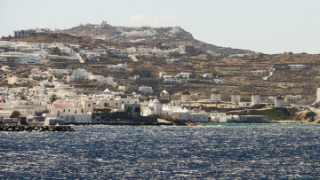 Ζευγάρι Βρετανών προειδοποιεί: Μην πάτε στη Μύκονο τον Οκτώβριο