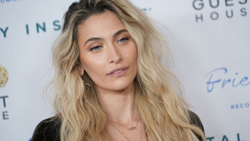 Η κόρη του Μάικλ Τζάκσον μιλά για τη χρήση ναρκωτικών και δείχνει το τρυπημένο διάφραγμά της στην κάμερα (βίντεο)