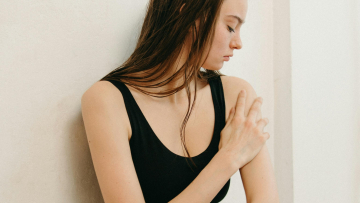 Body Serum ή Body Oil; Ποιο χρειάζεται πραγματικά η επιδερμίδα στο σώμα μας;
