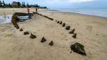 Ο τυφώνας Καλμάγκι αποκάλυψε αρχαίο ναυάγιο στο Βιετνάμ - Δείτε βίντεο 