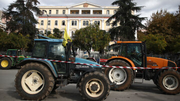 Να κλείσει μέτωπα με τους αγρότες επιχειρεί η κυβέρνηση - Το στοίχημα των πληρωμών και το «αγκάθι» των κινητοποιήσεων