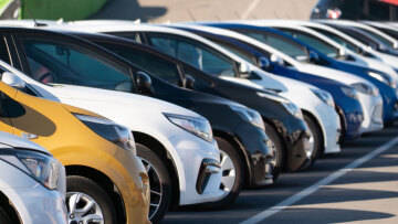 Πώς στήθηκε η απάτη με τα πολυτελή αυτοκίνητα χωρίς φόρο που αποκάλυψε η ΑΑΔΕ: Οι εταιρείες-βιτρίνες και τα ψευδή τιμολόγια «margin scheme»