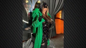 Άντζελα Δημητρίου: Η εκκεντρική εμφάνισή της σε επίδειξη μόδας - Δείτε βίντεο