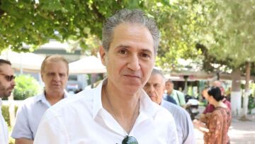 Δημήτρης Κόκοτας: Η σύζυγός του διαψεύδει ότι πήρε εξιτήριο από το νοσοκομείο - «Δυστυχώς βρισκόμαστε αρκετά μακριά»