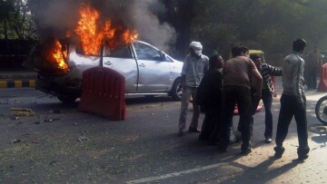 «Τρομοκρατική ενέργεια» χαρακτήρισε η κυβέρνηση της Ινδίας την έκρηξη αυτοκινήτου με δέκα νεκρούς στο Δελχί 