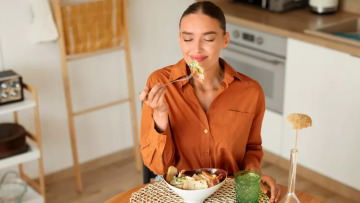 Χάρα χάτσι μπου: Η ιαπωνική φιλοσοφία που συμβάλλει στην απώλεια βάρους και τη μακροζωία
