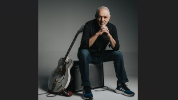 Νίκος Πορτοκάλογλου: Κυκλοφορεί άλμπουμ με καινούργια τραγούδια μετά από οκτώ χρόνια