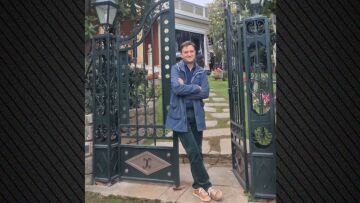 Ο Αργύρης Αγγέλου στο σπίτι της «Ντάλιας Χατζηαλεξάνδρου» - Δείτε το βίντεο