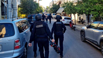 Μεγάλη επιχείρηση της ΕΛ.ΑΣ. σε Αττική, Κόρινθο και Κορυδαλλό για σπείρα Ρομά που έκανε πάνω από 1.000 απάτες