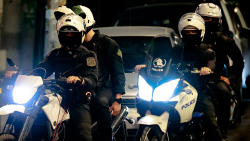 Ομόνοια: Διακινητής ναρκωτικών επιτέθηκε σε αστυνομικούς για να διαφύγει
