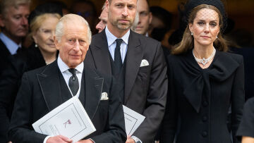 Κέιτ Μίντλετον και πρίγκιπας Ουίλιαμ εύχονται «Χρόνια Πολλά» στον βασιλιά Κάρολο με νέο πορτρέτο
