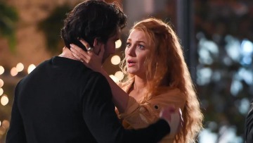 Τζάστιν Μπαλντόνι:  Ισχυρίζεται ότι η Μπλέικ Λάιβλι αυτοσχεδίασε το φιλί σε σκηνή που κόπηκε από το «It Ends with Us»