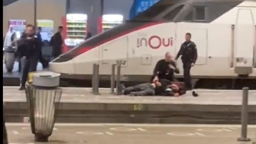 Αστυνομική επιχείρηση στο σιδηροδρομικό σταθμό Μονπαρνάς του Παρισιού - Εξουδετερώθηκε άντρας που απειλούσε με μαχαίρι