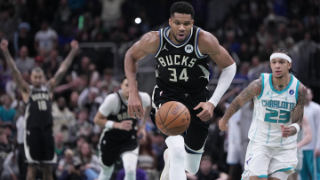 «Δεν δείχνουν καλά τα πράγματα» - Το σχόλιο του Ντοκ Ρίβερς για τον τραυματισμό του Γιάννη Αντετοκούνμπο