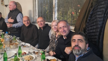 Φλώρινα: Δένδιας, Κεραμέως, υφυπουργοί και βουλευτές της ΝΔ σε παραδοσιακό βράσιμο τσίπουρου σε καζάνι – Δείτε βίντεο
