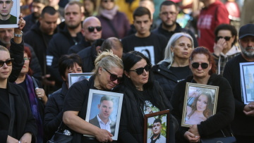 Δικαιοσύνη για τα 63 θύματα του κλαμπ στο Κότσανι ζήτησαν χιλιάδες διαδηλωτές στα Σκόπια
