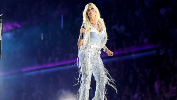 Άννα Βίσση: Oλική επαναφορά - Οι sold out εμφανίσεις και το... σουξέ από την Gen Z μέχρι τους 60άρηδες