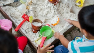 Δεκάδες σχολεία κλείνουν στην Αυστραλία λόγω ανησυχιών για αμίαντο σε άμμο παιχνιδιού