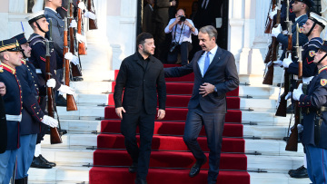 Οι έξι ώρες του Ζελένσκι στην Αθήνα: Ενεργοποιείται άμεσα ο Κάθετος Διάδρομος Ελλάδας - Ουκρανίας, ελληνικό ενδιαφέρον για τα θαλάσσια drones