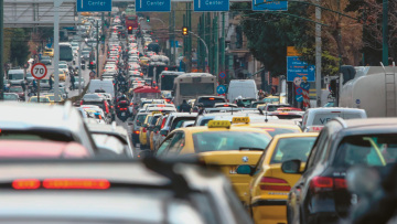 Live η κίνηση τώρα στους δρόμους: Μποτιλιάρισμα σε Κηφισό, Λ. Αθηνών και Λ. Σχιστού, 20λεπτες καθυστερήσεις στην Αττική Οδό - Χωρίς ταξί για 2η ημέρα η Αττική
