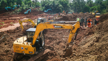 Τουλάχιστον 18 νεκροί μετά από κατολισθήσεις στην Ινδονησία - Δεκάδες αγνοούμενοι, δείτε βίντεο