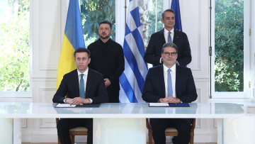 Στο επίκεντρο του διεθνούς Τύπου η επίσκεψη Ζελένσκι στην Αθήνα: Και επίσημα πύλη εισόδου για LNG στην Ευρώπη η Ελλάδα