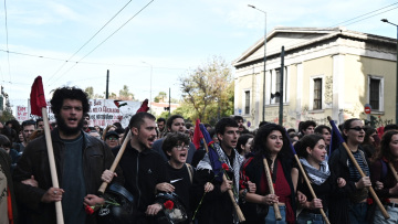 Μία σύλληψη και 19 προσαγωγές γύρω από το Πολυτεχνείο - Ξεκινά σε λίγο η πορεία