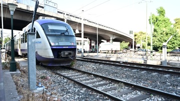 Αναστολές και τροποποιήσεις δρομολογίων λόγω της αυριανής 24ωρης απεργίας σε τρένα και προαστιακό