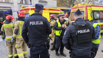 Σύγκρουση λεωφορείου με δύο τραμ στο κέντρο της Βαρσοβίας - 24 τραυματίες