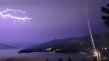 Κακοκαιρία σήμερα: Κεραυνοί έπληξαν τα Σύβοτα τα ξημερώματα, βροχές στην Ήπειρο - Οι περιοχές σε κίνδυνο και οι οδηγίες της Πολιτικής Προστασίας