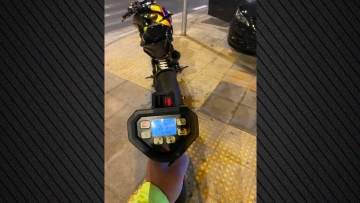 Έπιασαν 30χρονο οδηγό μηχανής χωρίς δίπλωμα να τρέχει με 205 χλμ. στη Λεωφόρο Μαραθώνος