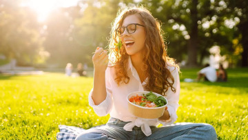 Keto, fasting, carnivore – Η διαιτολόγος «εξετάζει» τις δίαιτες της μόδας και δίνει χρήσιμα tips