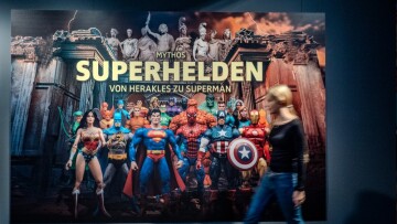 Από τον Ηρακλή στον... Μπάτμαν: Yπερήρωες κάθε είδους στο Αρχαιολογικό Μουσείο Αμβούργου