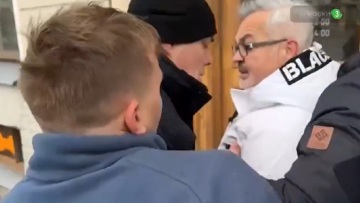 Επεισόδιο κατά του πρέσβη της Πολωνίας στη Ρωσία - Ακτιβιστές τον περικύκλωσαν και τον απείλησαν στην Αγία Πετρούπολη, δείτε βίντεο