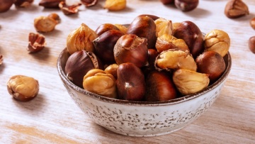 Πώς ψήνουμε κάστανα στον φούρνο χωρίς να στεγνώσουν – Τα 4 απλά βήματα