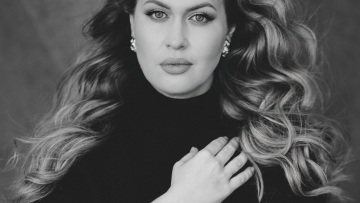 Από τη Σκάλα του Μιλάνου μέχρι το Μέγαρο Μουσικής Αθηνών: Η κορυφαία υψίφωνος Ελένα Στίχινα στο Marie Claire