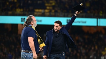 Στο «πόδι» η Νέα Φιλαδέλφεια για τον Χιμένεθ, τιμήθηκε από Μάριο Ηλιόπουλο και Original - Δείτε βίντεο και φωτογραφίες