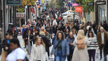 Ωράριο καταστημάτων σήμερα (21/12): Οι ώρες για τα μαγαζιά, τι ισχύει για τα σούπερ μάρκετ