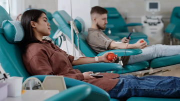 Αιμοδοσία και συλλογή πλάσματος: Μύθος ή αλήθεια ο ανταγωνισμός μεταξύ των δύο; Ένας καθηγητής διευκρινίζει
