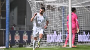 Ο Λεβαδειακός νίκησε με ανατροπή με 2-1 στον Βόλο και κάνει όνειρα Ευρώπης - Δείτε τα γκολ