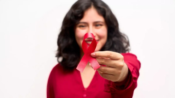 HIV: Καθυστερημένη η διάγνωση για το 52% των περιστατικών – Ζητούμενο η πρόληψη
