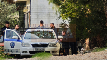 Γείτονες μιλούν για το φονικό μεταξύ δύο αδελφών στη Νέα Πέραμο: «Καβγάδιζαν συνέχεια, έπαιζαν ξύλο, και έπιαναν μαχαίρια»