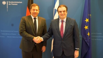 Συνάντηση Πιερρακάκη με τον Αντικαγκελάριο της Γερμανίας: «Οι διμερείς σχέσεις Ελλάδας-Γερμανίας είναι σήμερα πιο ισχυρές από ποτέ»