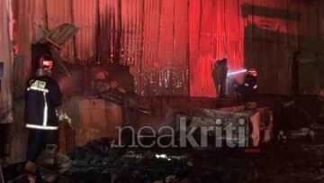 Φωτιά τώρα σε εργοστάσιο στο Ηράκλειο - Κάηκε η αποθήκη
